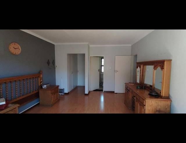 3 BEDROOM TOWNHOUSE FOR SALE IN OAKDENE